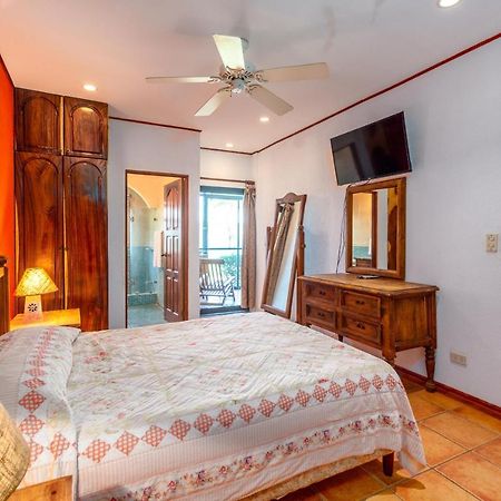 Warm Interiors And Orange Hues On Ground Floor In Front Of Beach Playa Flamingo Exterior photo