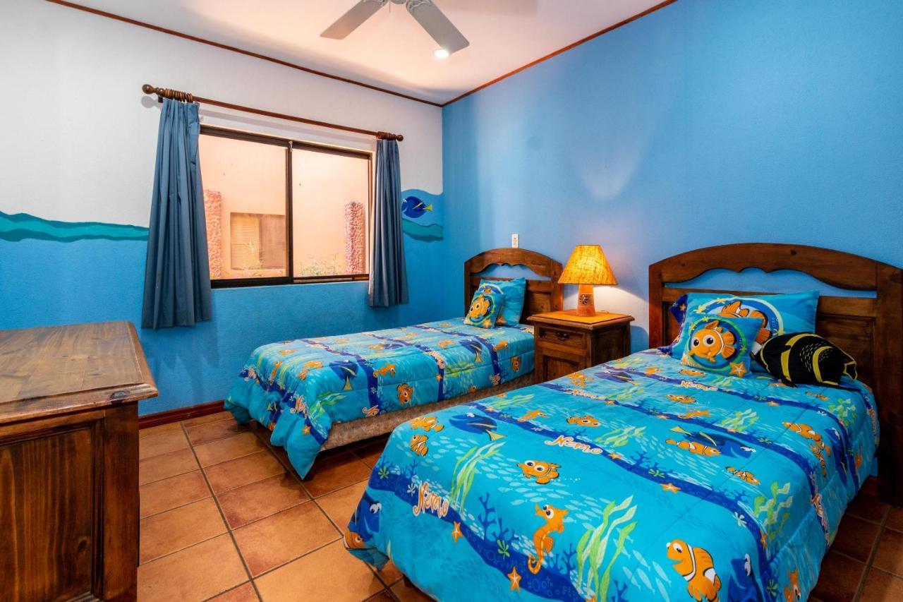Warm Interiors And Orange Hues On Ground Floor In Front Of Beach Playa Flamingo Exterior photo