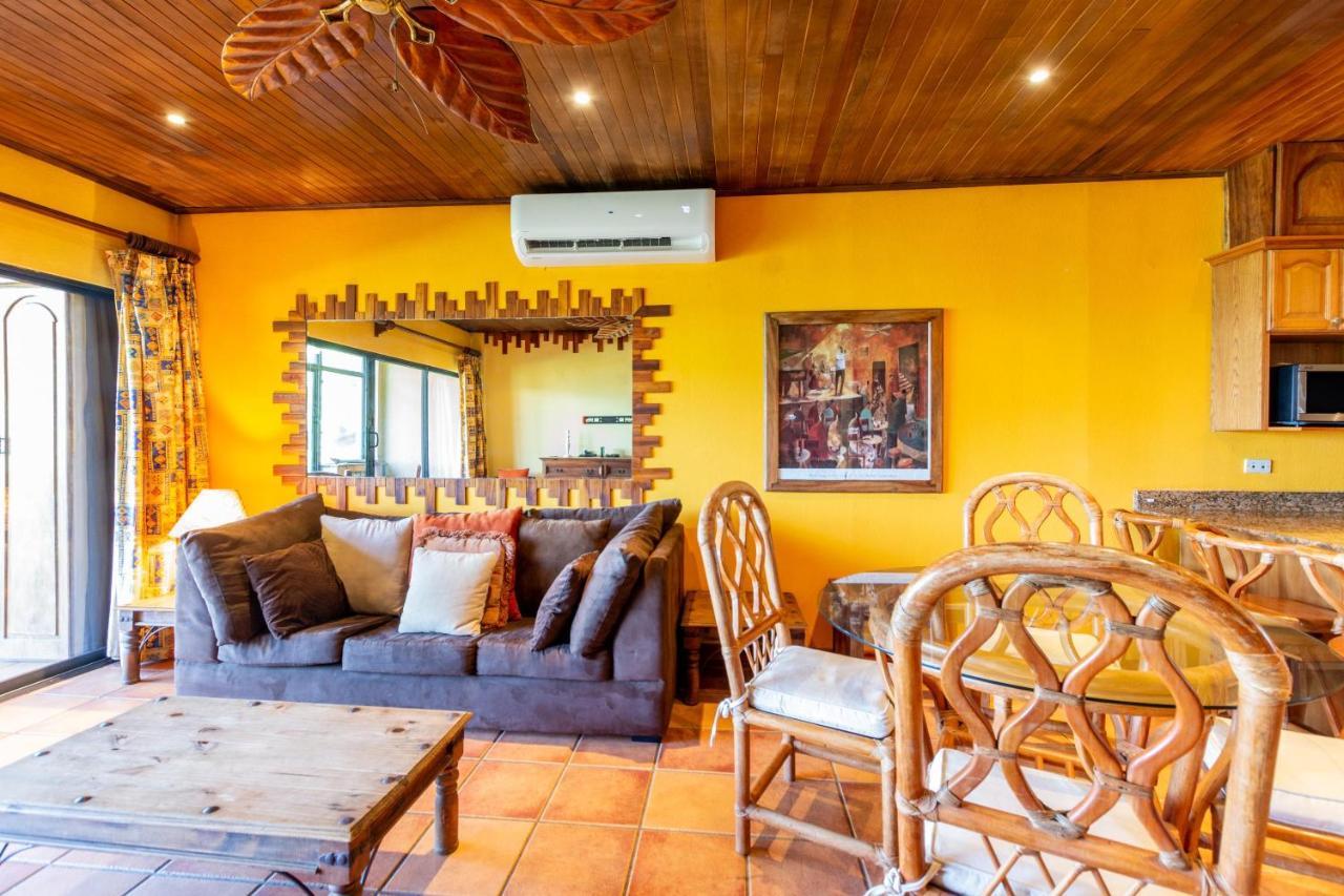 Warm Interiors And Orange Hues On Ground Floor In Front Of Beach Playa Flamingo Exterior photo