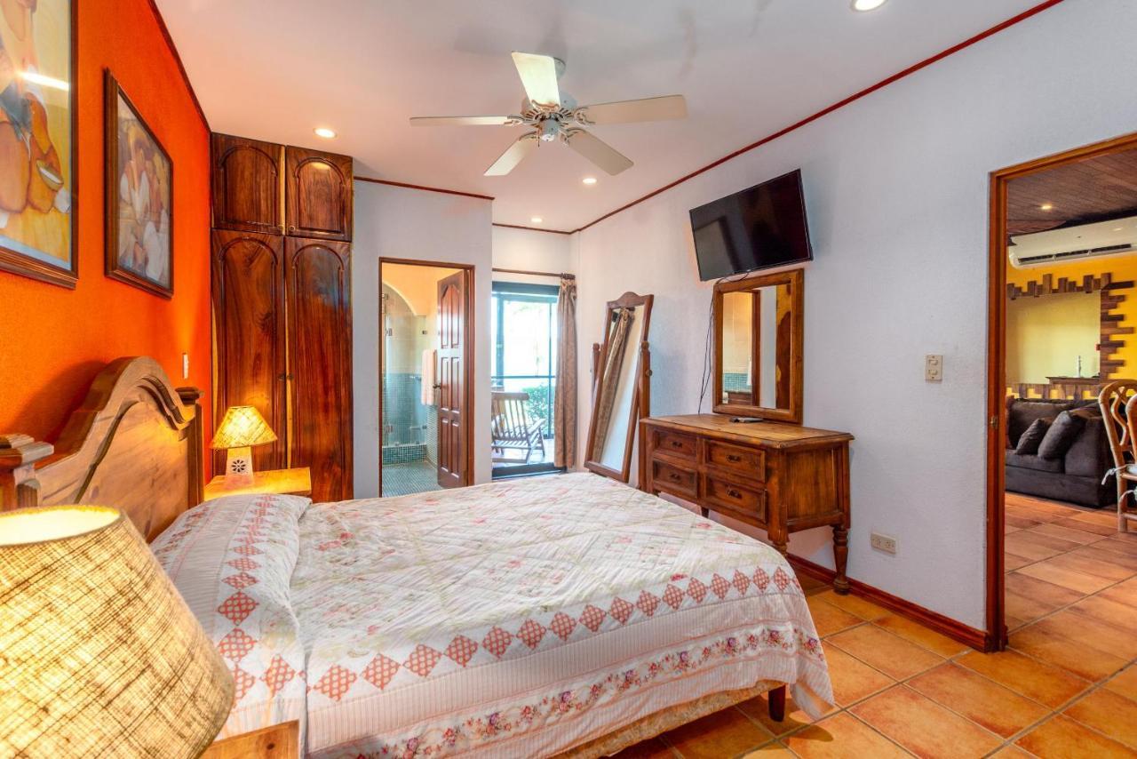 Warm Interiors And Orange Hues On Ground Floor In Front Of Beach Playa Flamingo Exterior photo