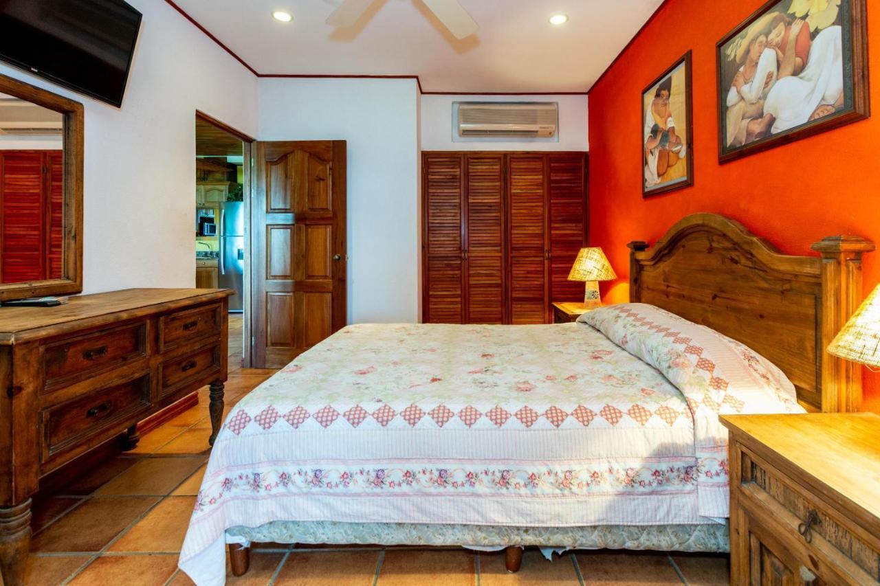 Warm Interiors And Orange Hues On Ground Floor In Front Of Beach Playa Flamingo Exterior photo